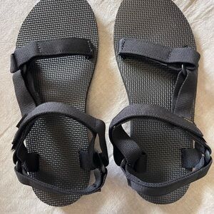 Teva Original Universal Sandals Black Women’s 9 | New in Box